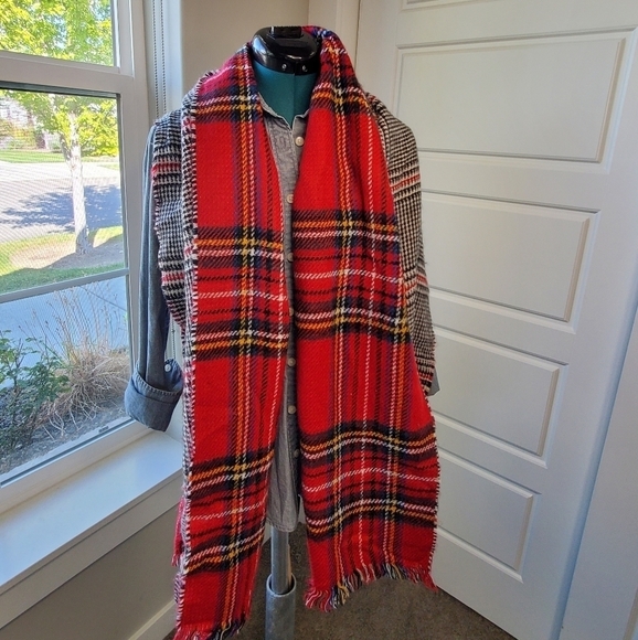 STEVE MADDEN BLANKET SCARF OVERSIZE WRAP REVERSIBLE RED PLAID BLACK PLAID WOMEN - Picture 6 of 12